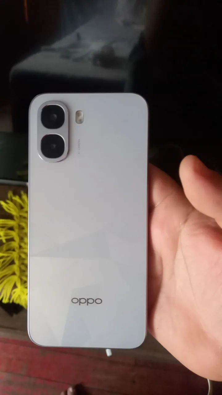 Vende se um celular