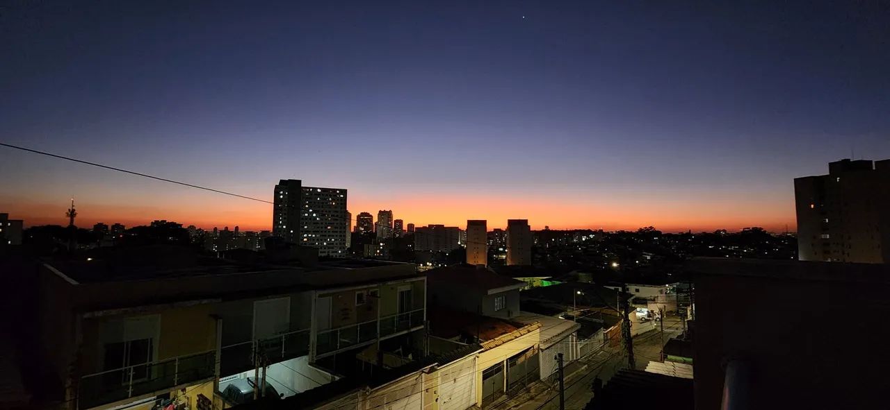 Casa sobrado com terraçoe area  gourmet impecável com 6 anos de idade 