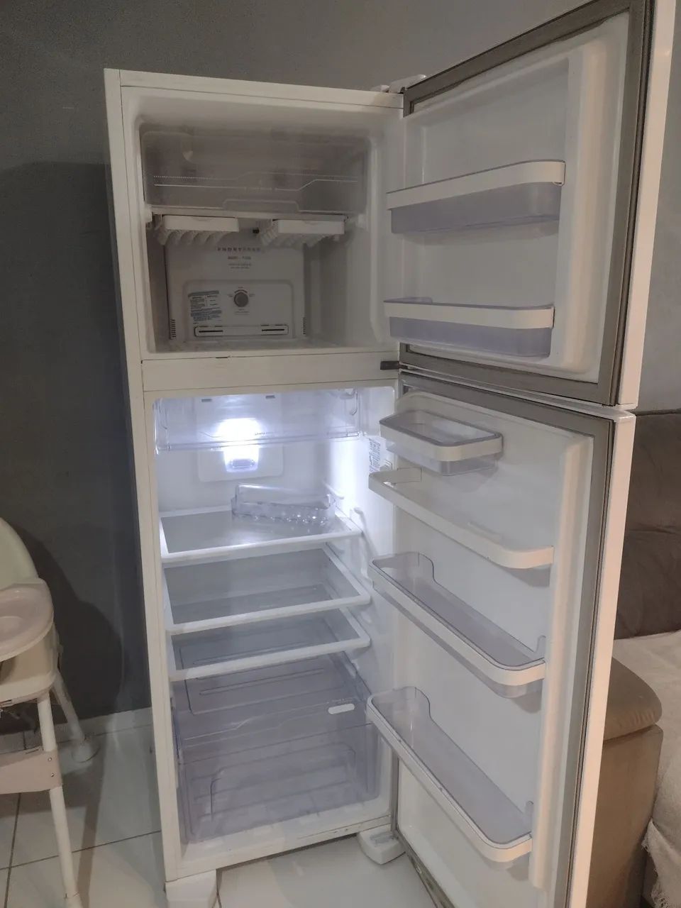 Geladeira Frost Free bem conservada. - Foto 4