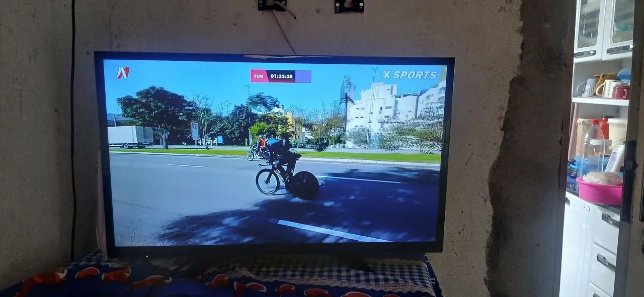 Vendo essa TV smart panasonic 32 polegadas funciona tudo perfeitamente  - Foto 2