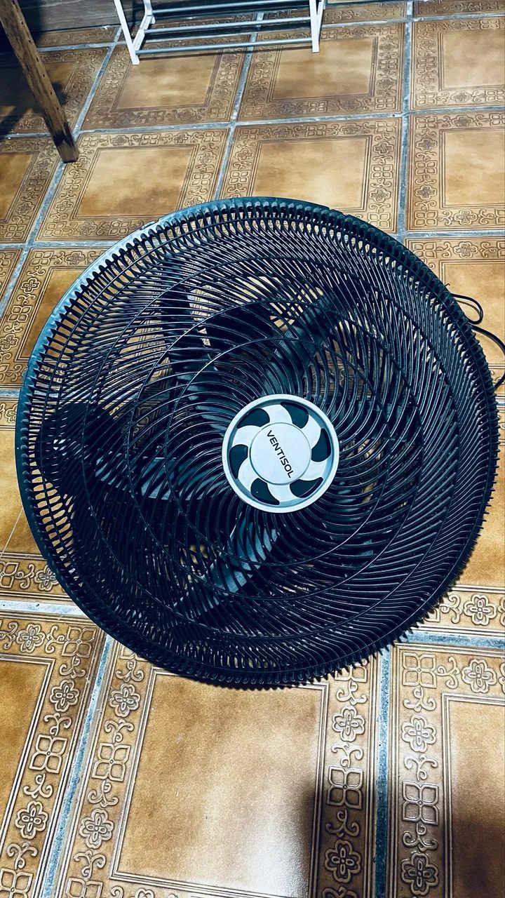 Ventilador parede 60 cm. 180 reais.