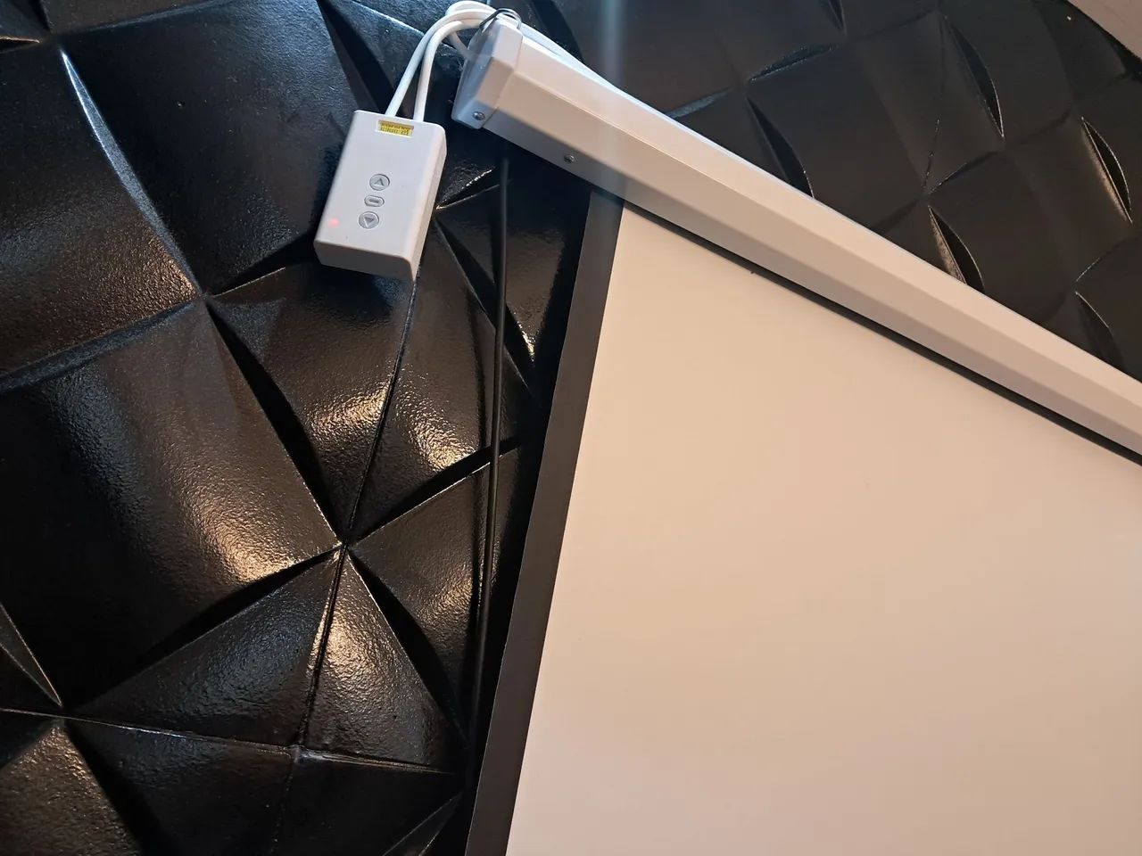 Vendo tela de projetor de 120 polegadas automático com controle - Foto 4