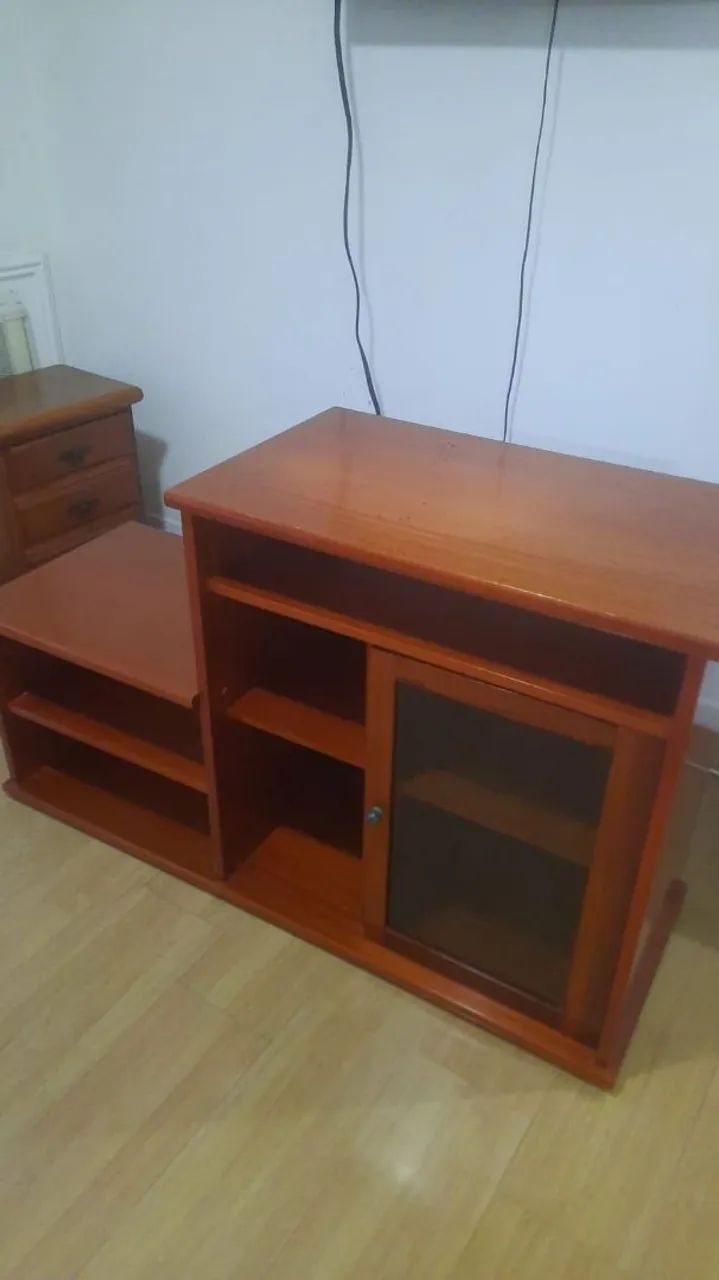 Vendo Rack de madeira maciça 