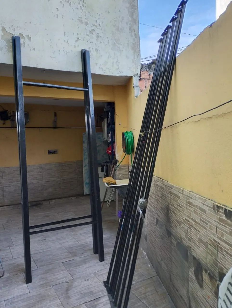 Suporte prateleira para TV.
