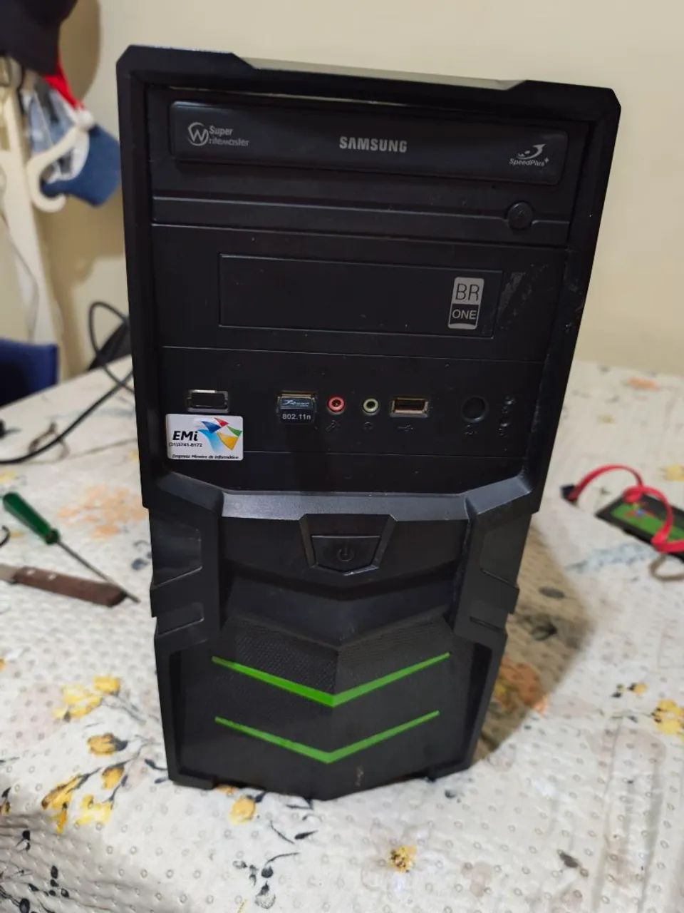 Gabinete Gamer com Placa Mãe junto