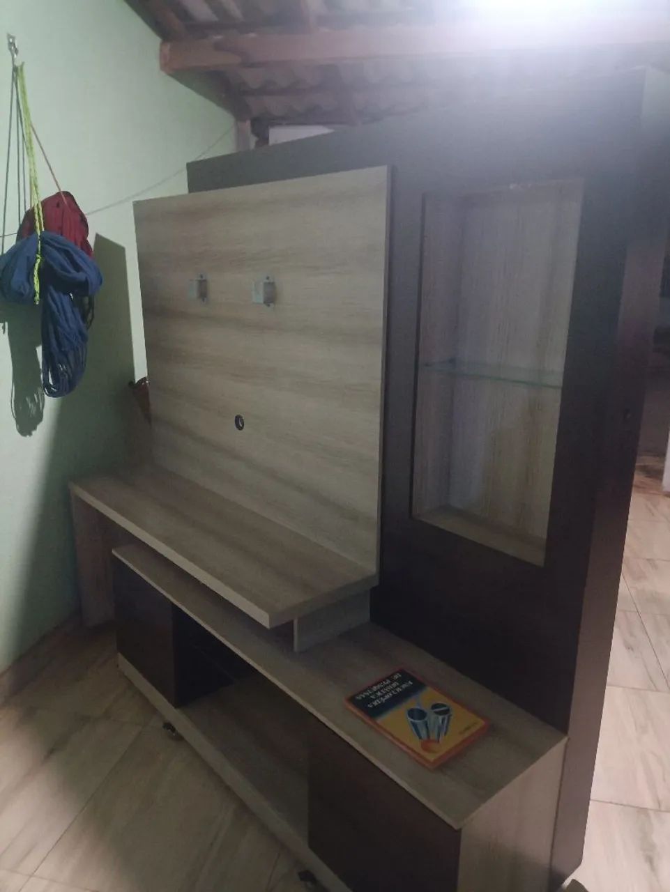 Vende se estante semi nova R$ 250.00