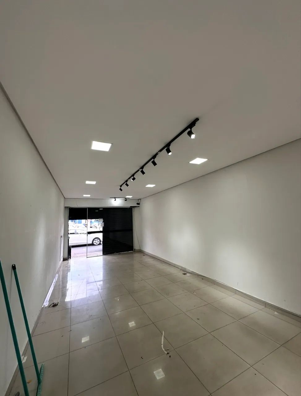 Sala comercial Avenida Bernado Sayao - Foto 2
