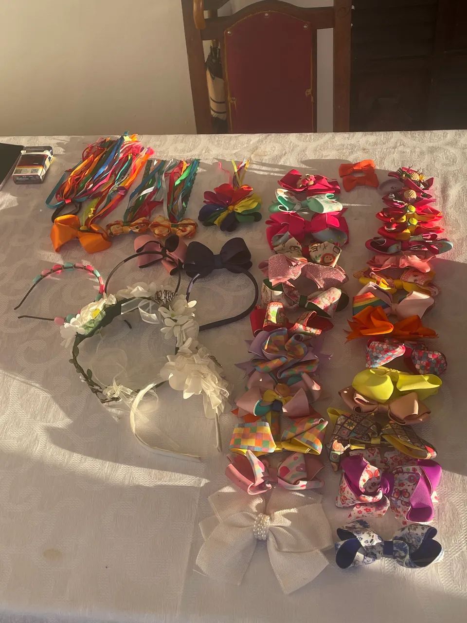 27 Laços e 5 Tiaras