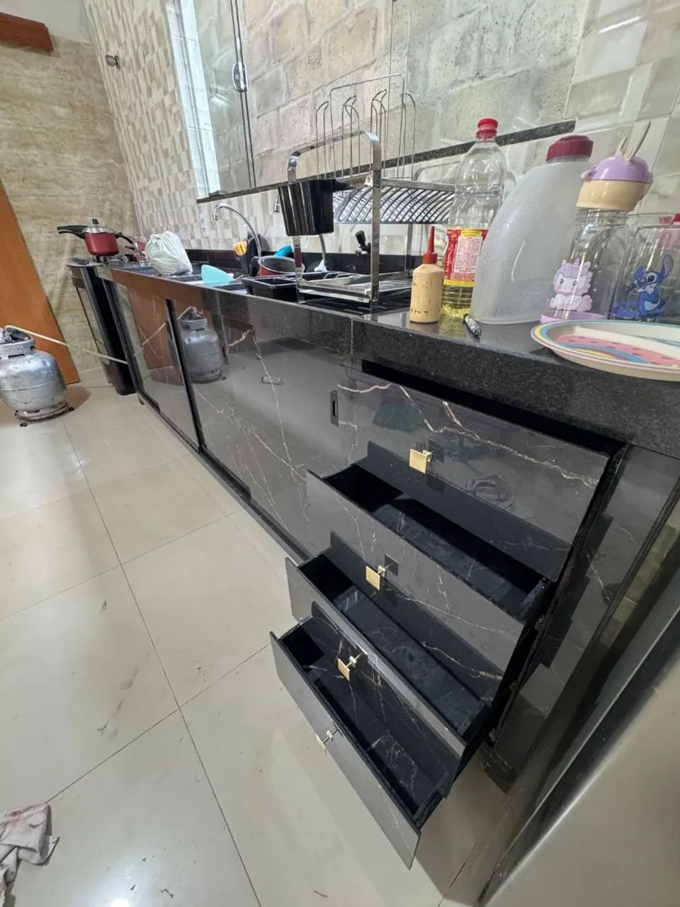 Bancada e Armário em Porcelanato 