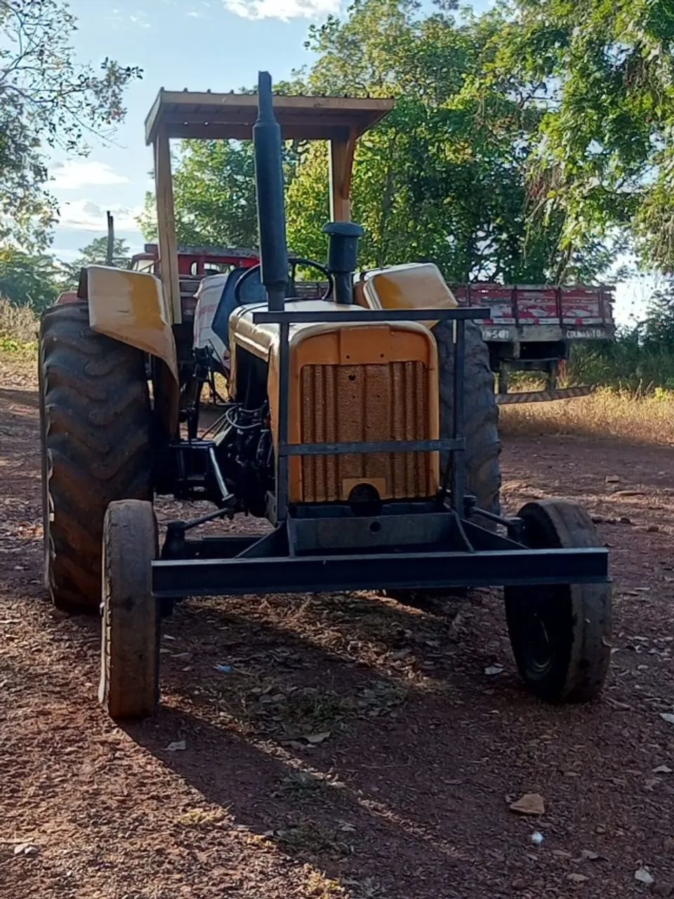 CONJUNTO TRATOR VALMET 85 E ROÇADEIRA DE ARRASTO. - Foto 2