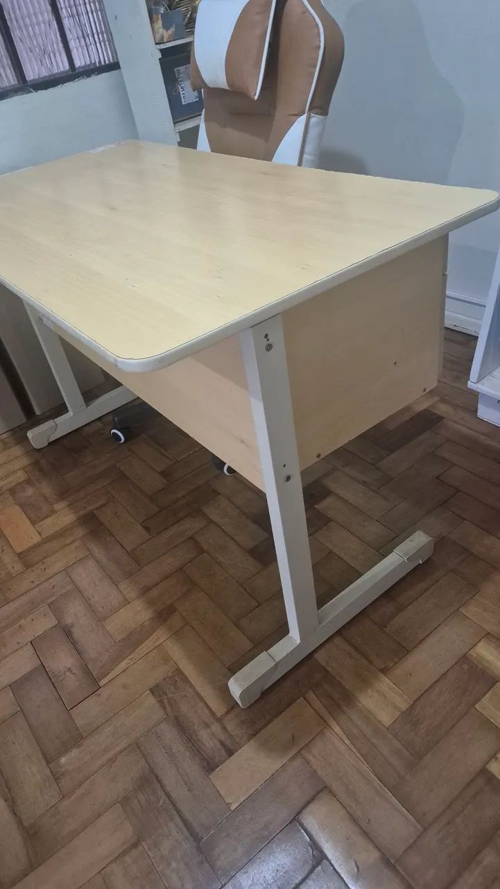 Mesa de estudo com.3 gavetas  - Foto 5
