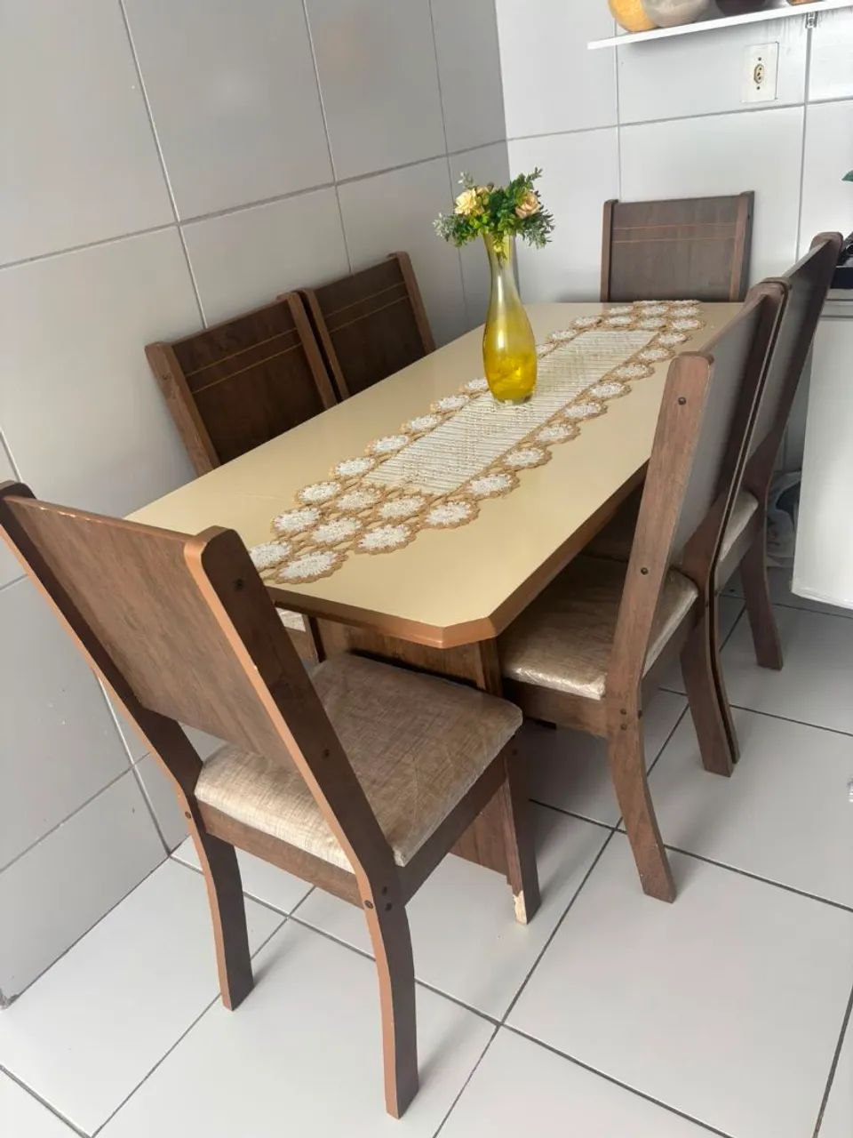 Mesa com 6 cadeiras 