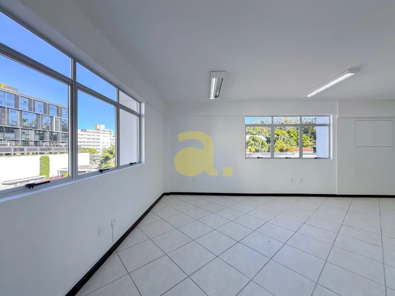SALA COMERCIAL PARA ALUGAR NO CENTRO DE 89,56m² - Foto 2