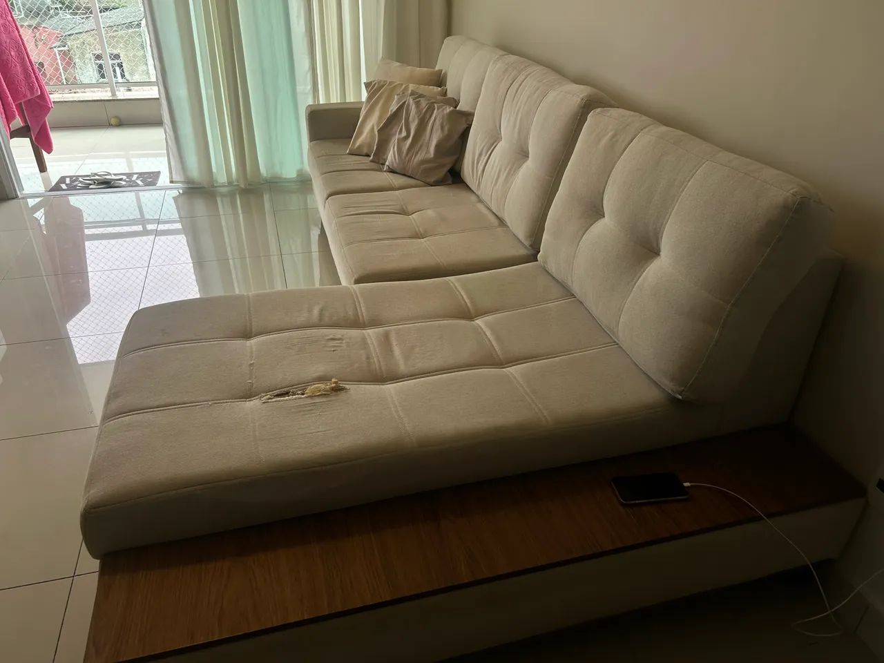 SOFÁ DE LINHO COM PEQUENO DEFEITO. - Foto 3