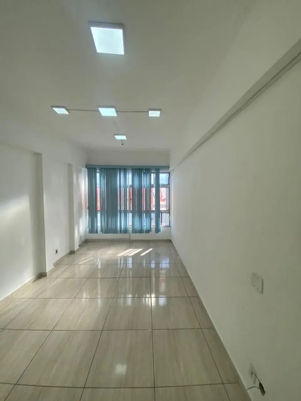 Sala Comercial de 30m² em Centro Comercial em Campo Grande