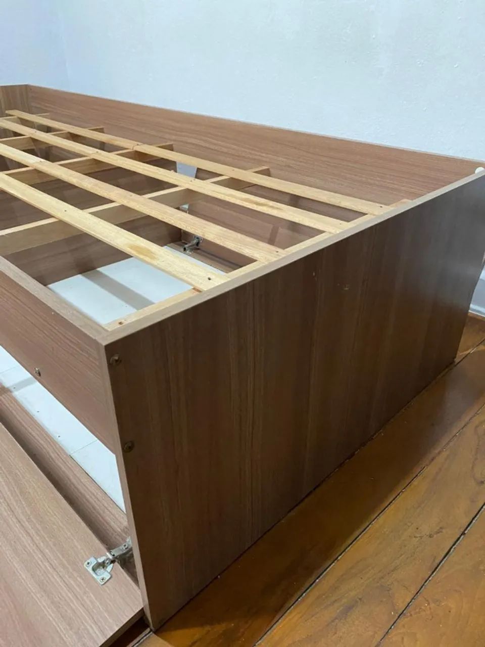 Cama solteiro madeira com portas R$100 - Foto 3