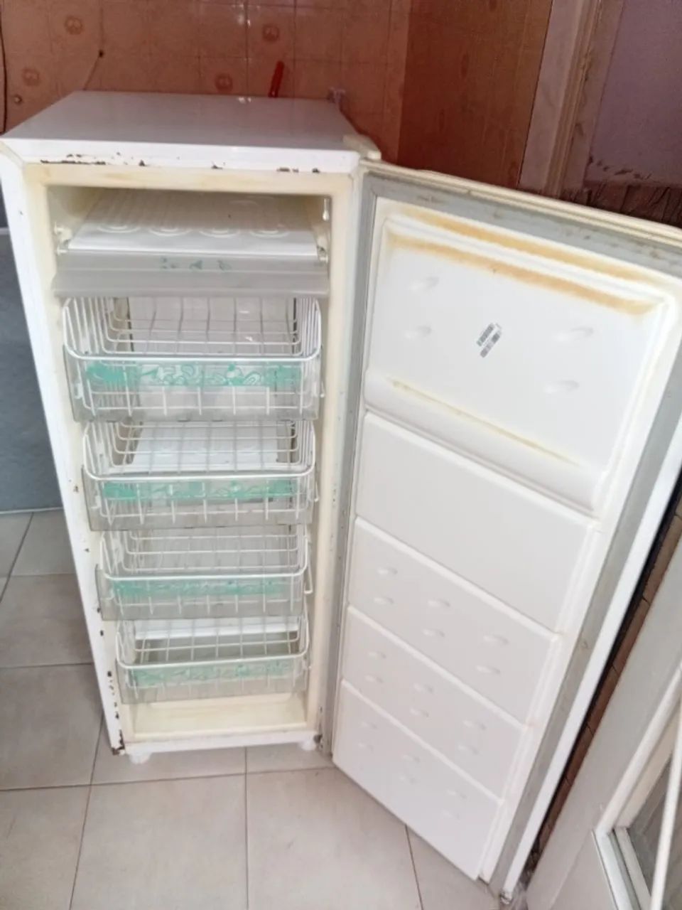 Freezer Consul Vertical 121 litros - Geladeiras e Freezers