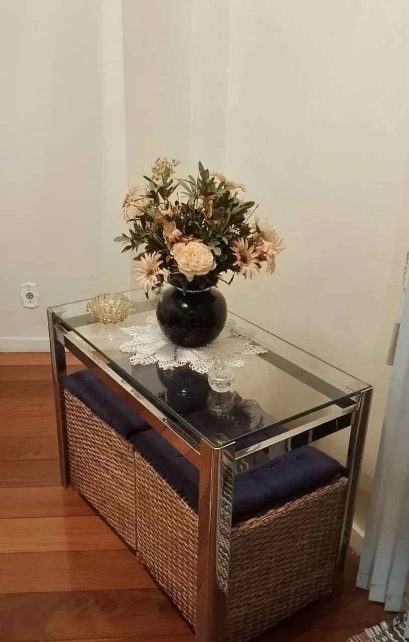 Oportunidade! Mesa de vidro com 2 puffs de acabamento premium - Foto 2