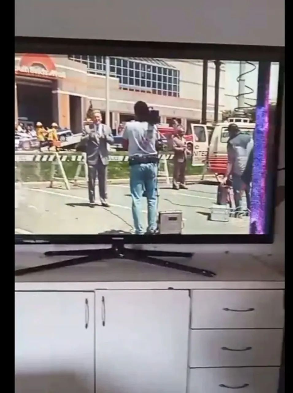 VENDO TV SAMSUNG  60 POLEGADAS (NÃO É SMART) - Foto 2