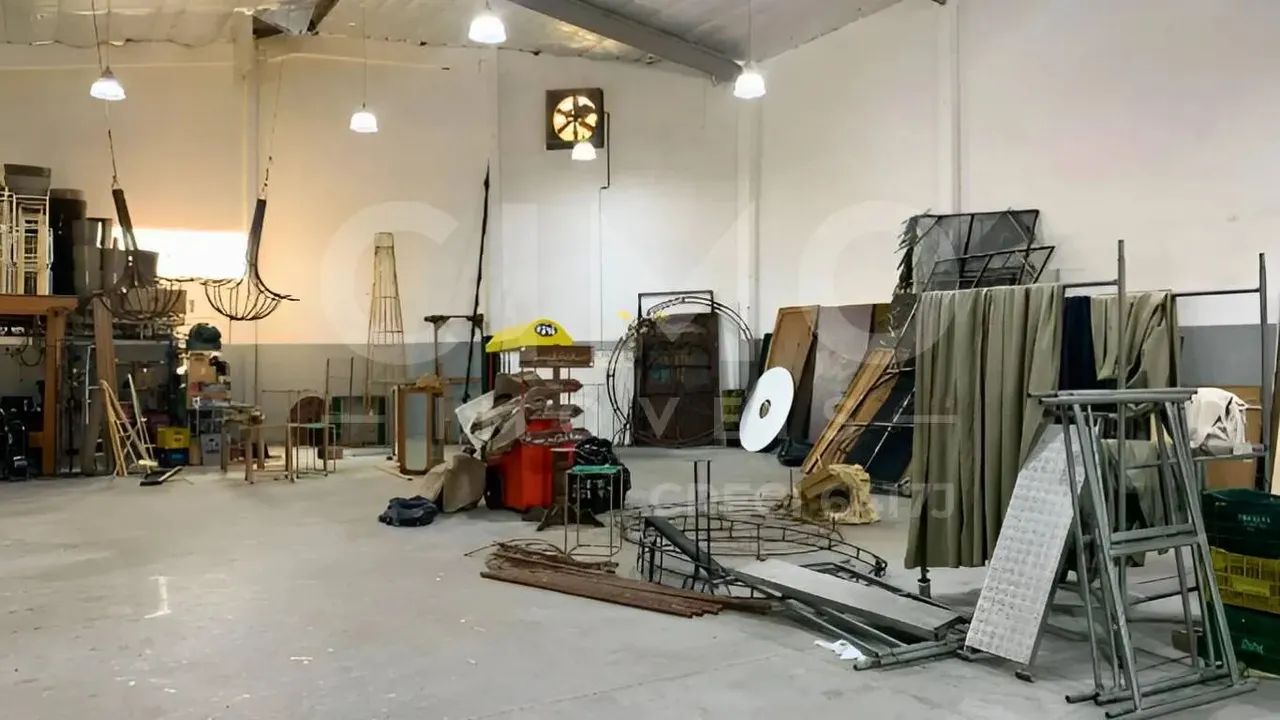 Galpão para locação em São José  640m² com mezanino e escritório