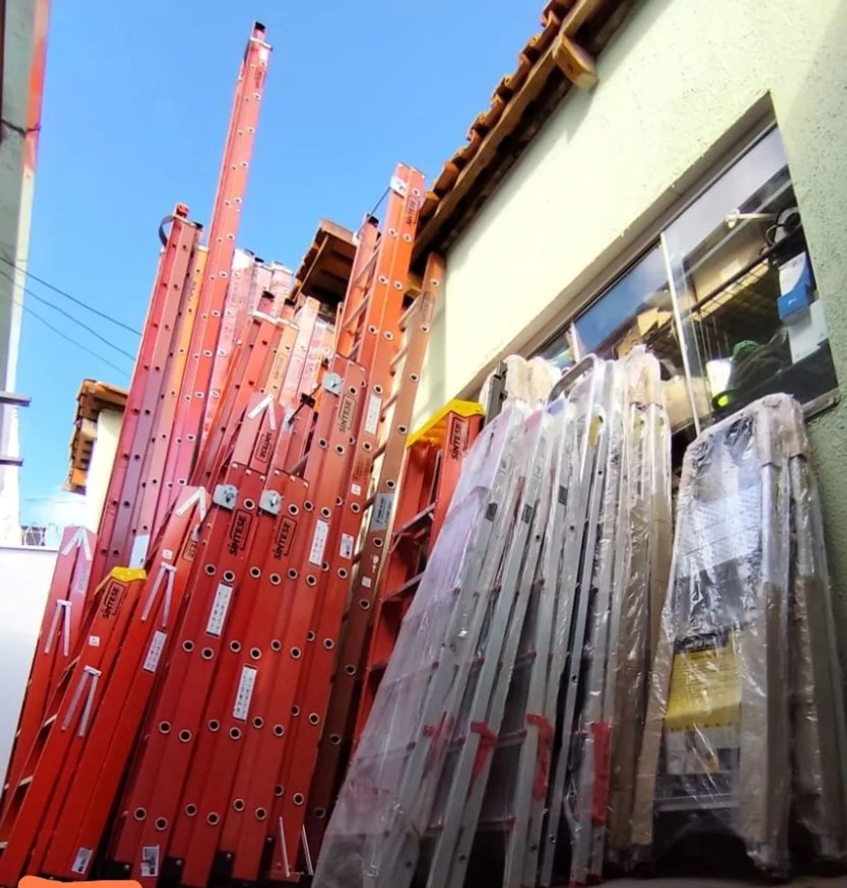 Escada de fibra e alumínio 