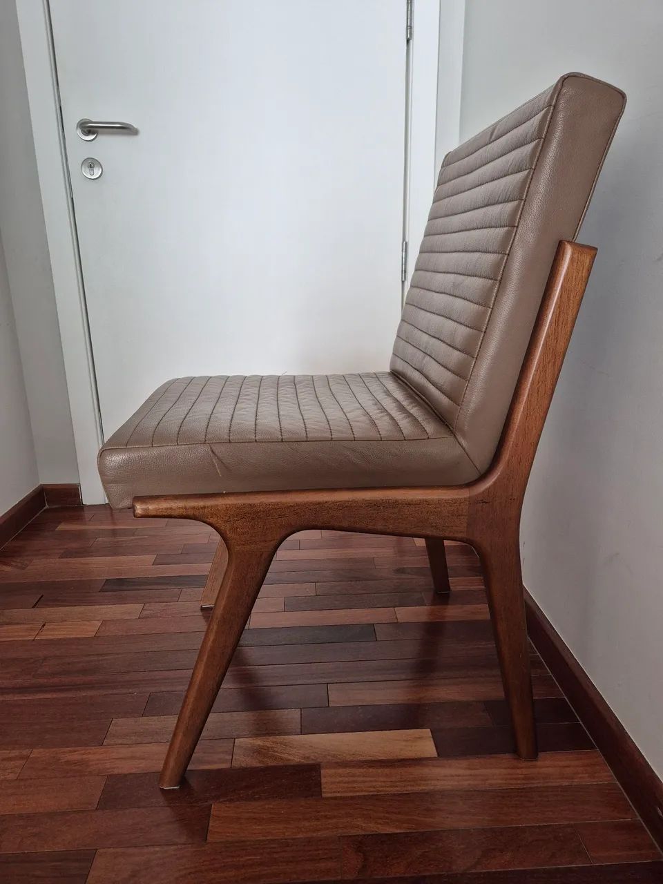 CONJUNTO DE MESA E 6 CADEIRAS - Foto 2
