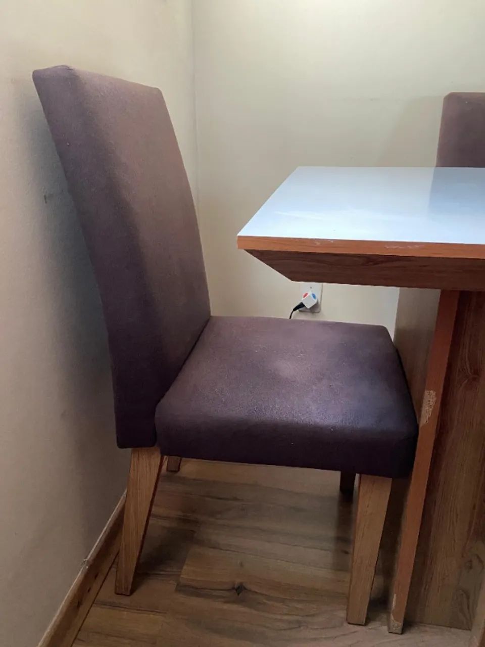 Mesa de jantar com 4 cadeiras