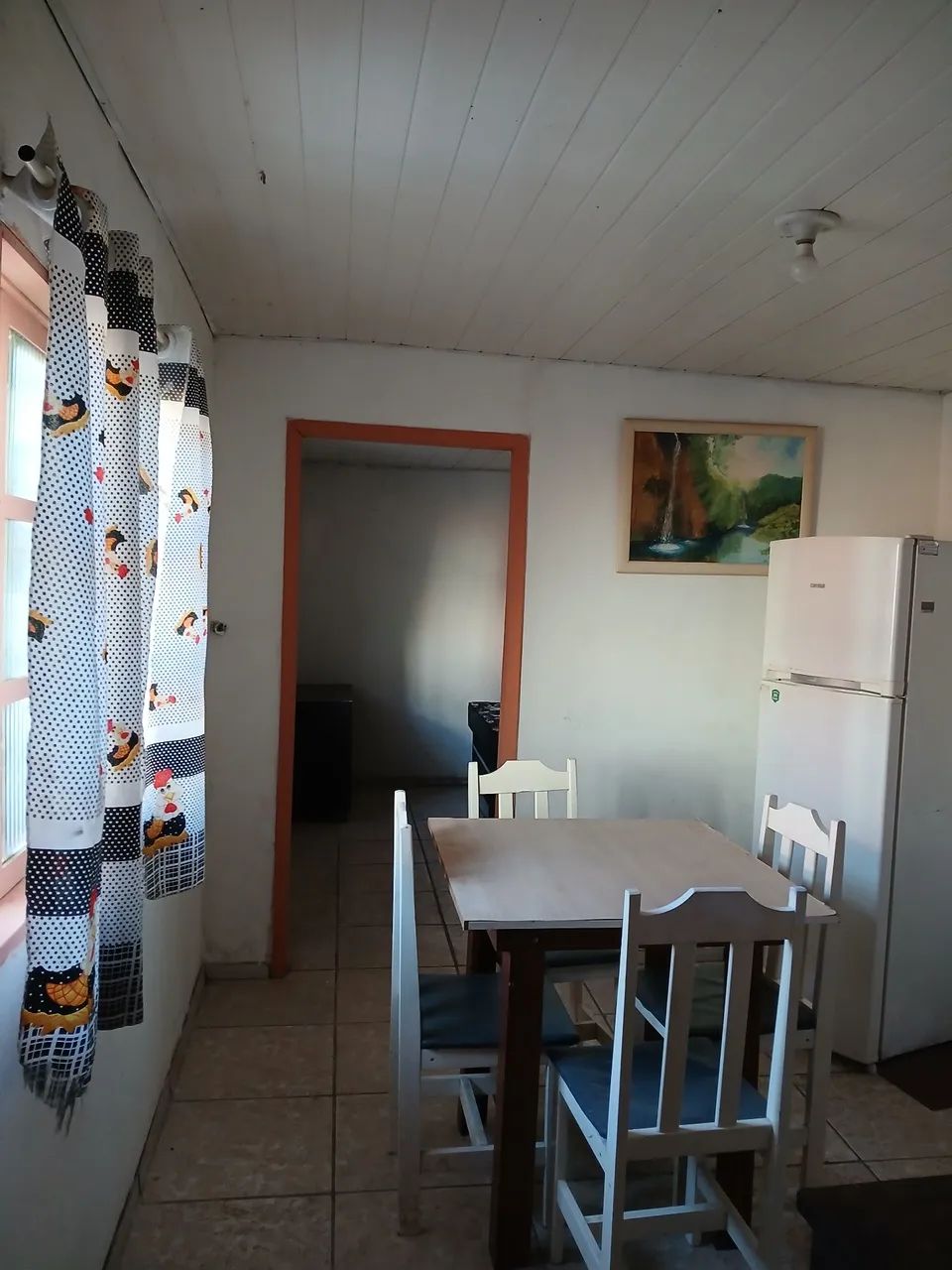 Aluga-se uma kitnet mobiliada