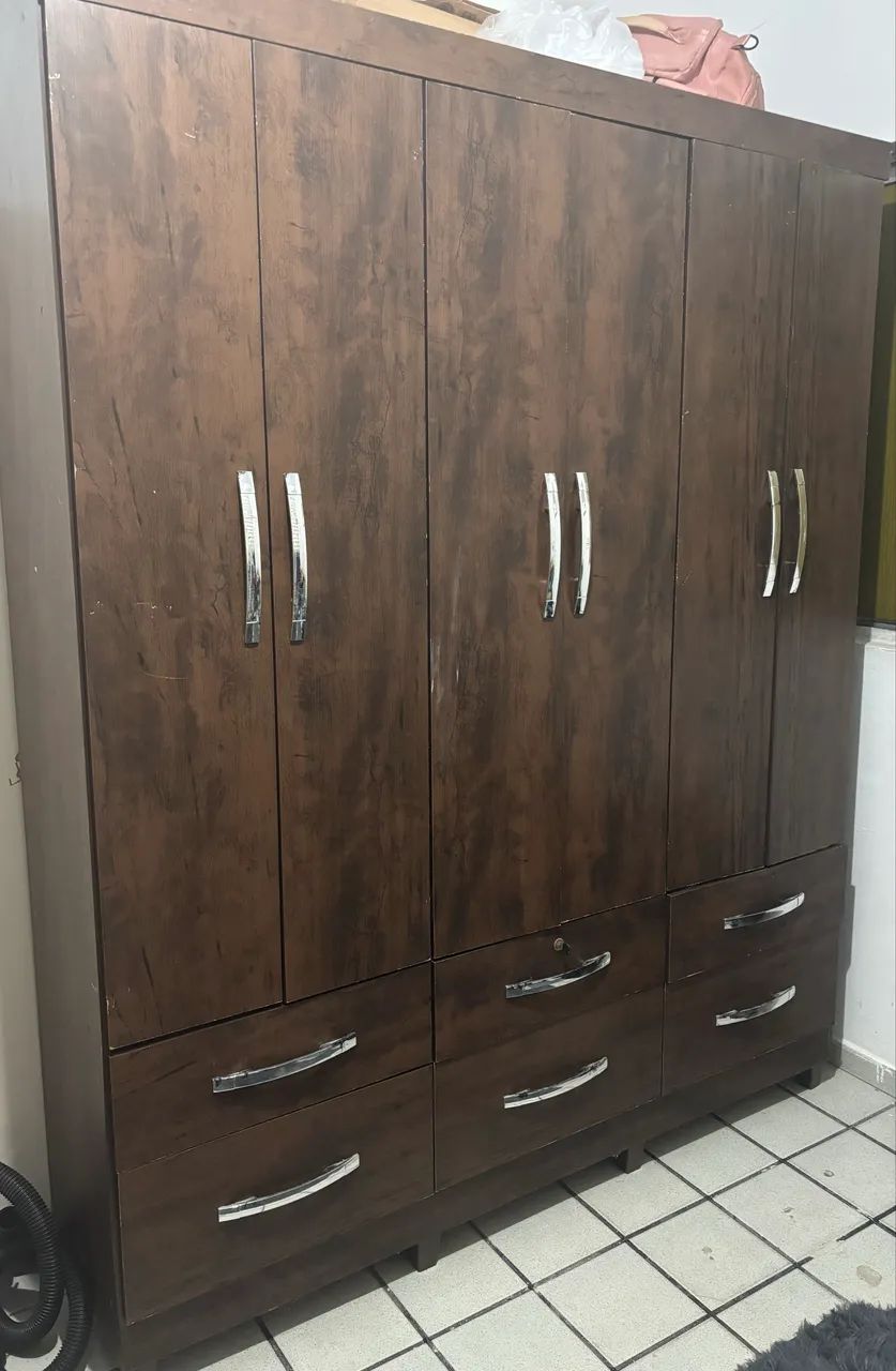 Vende-se guarda roupa 6 portas e 6 gavetas - Foto 2