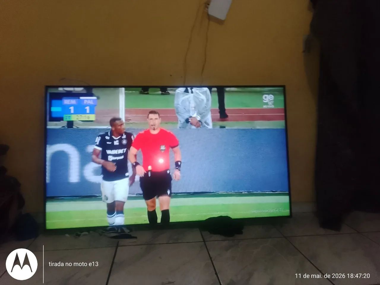 Vendo TV smart funcionando 65 polegadas  - Foto 2