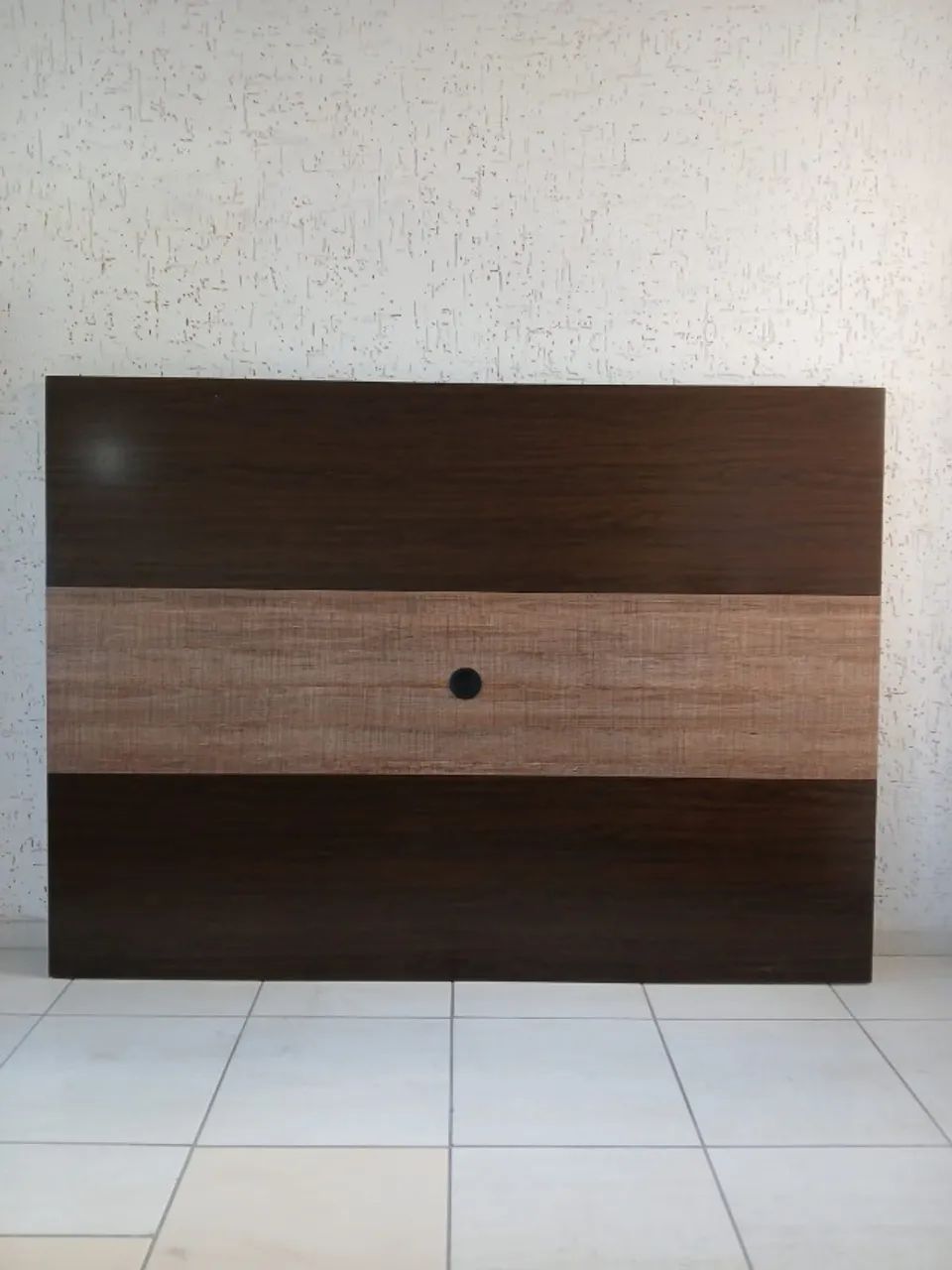 Woodgrain TV Stand – Modern and Well-Preserved