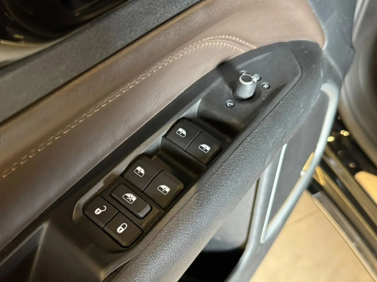 Jeep Commander Overl. TD380 2.0 4x4 Die. Aut., foto 19 de 20