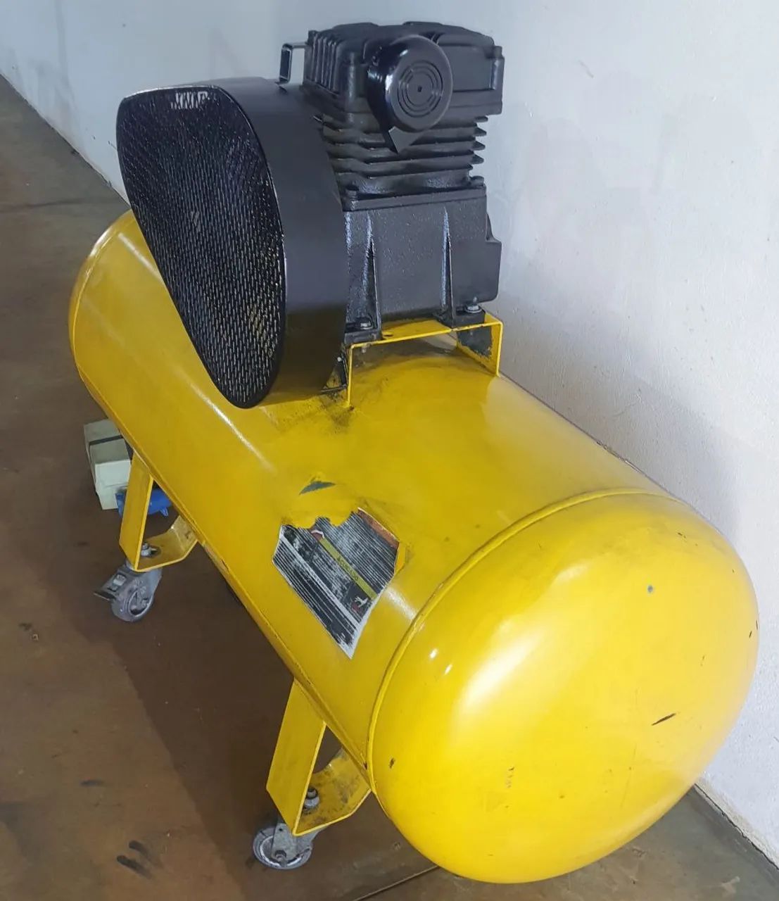 Compressor de ar schulz 200l 220/380v - Foto 2