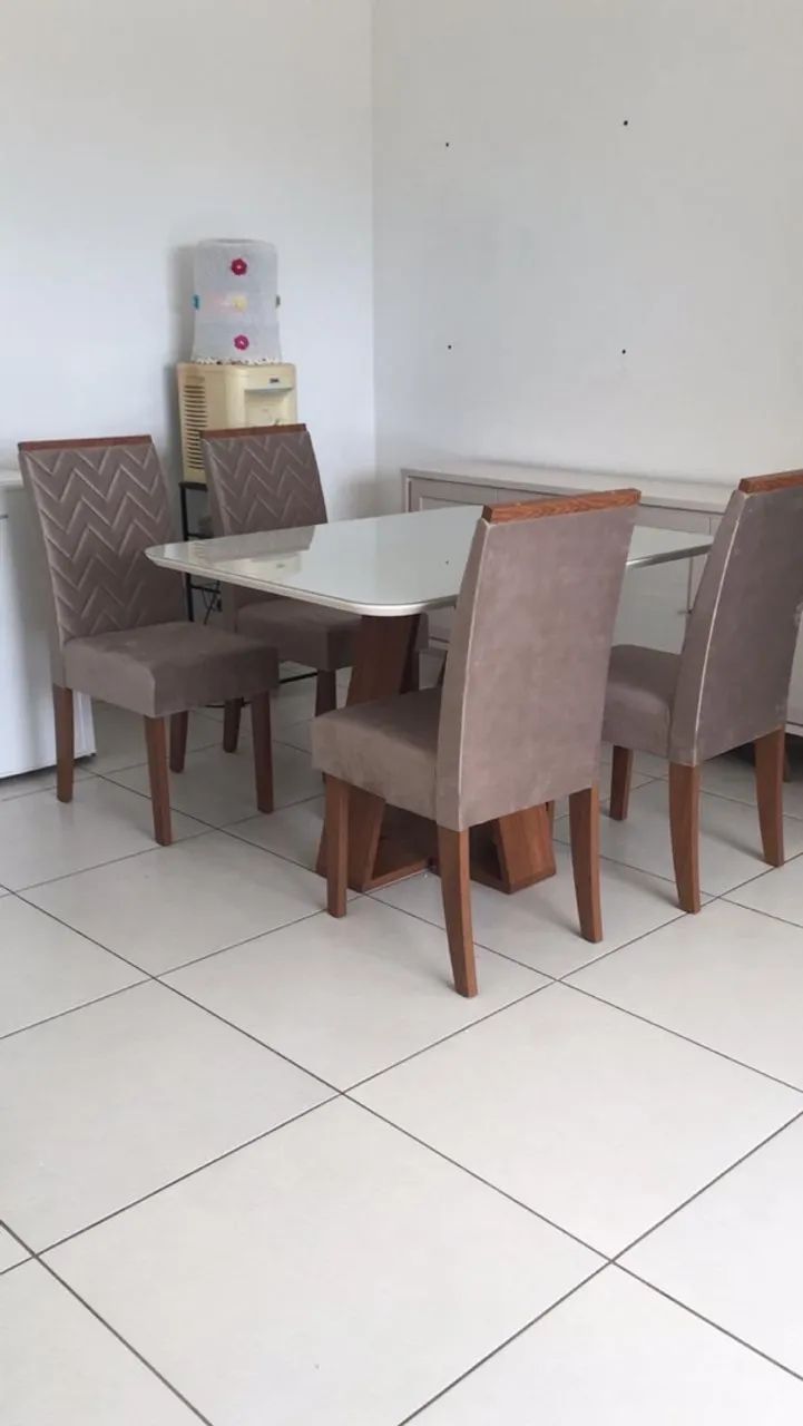 Vendo mesa com 4 cadeiras + aparador - Foto 2