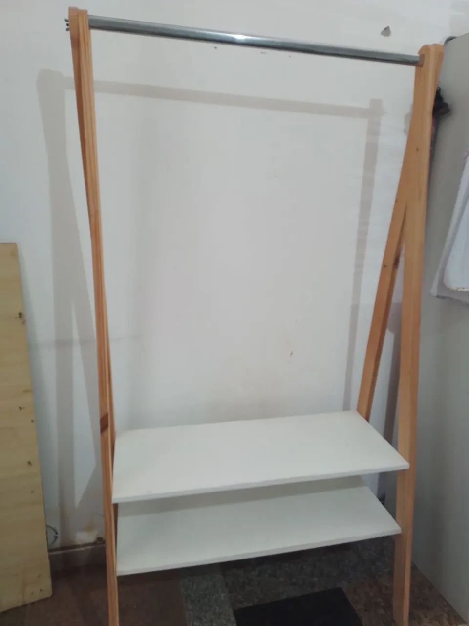 Arara para roupas com 2 prateleiras - Foto 2