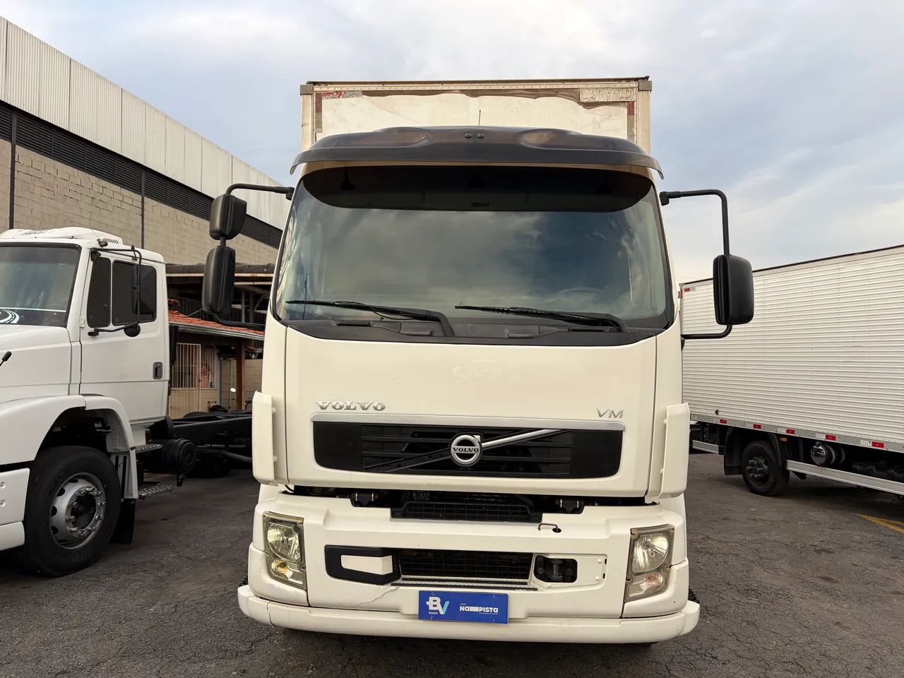 VM 220 2012 BAÚ 8,50 MTS