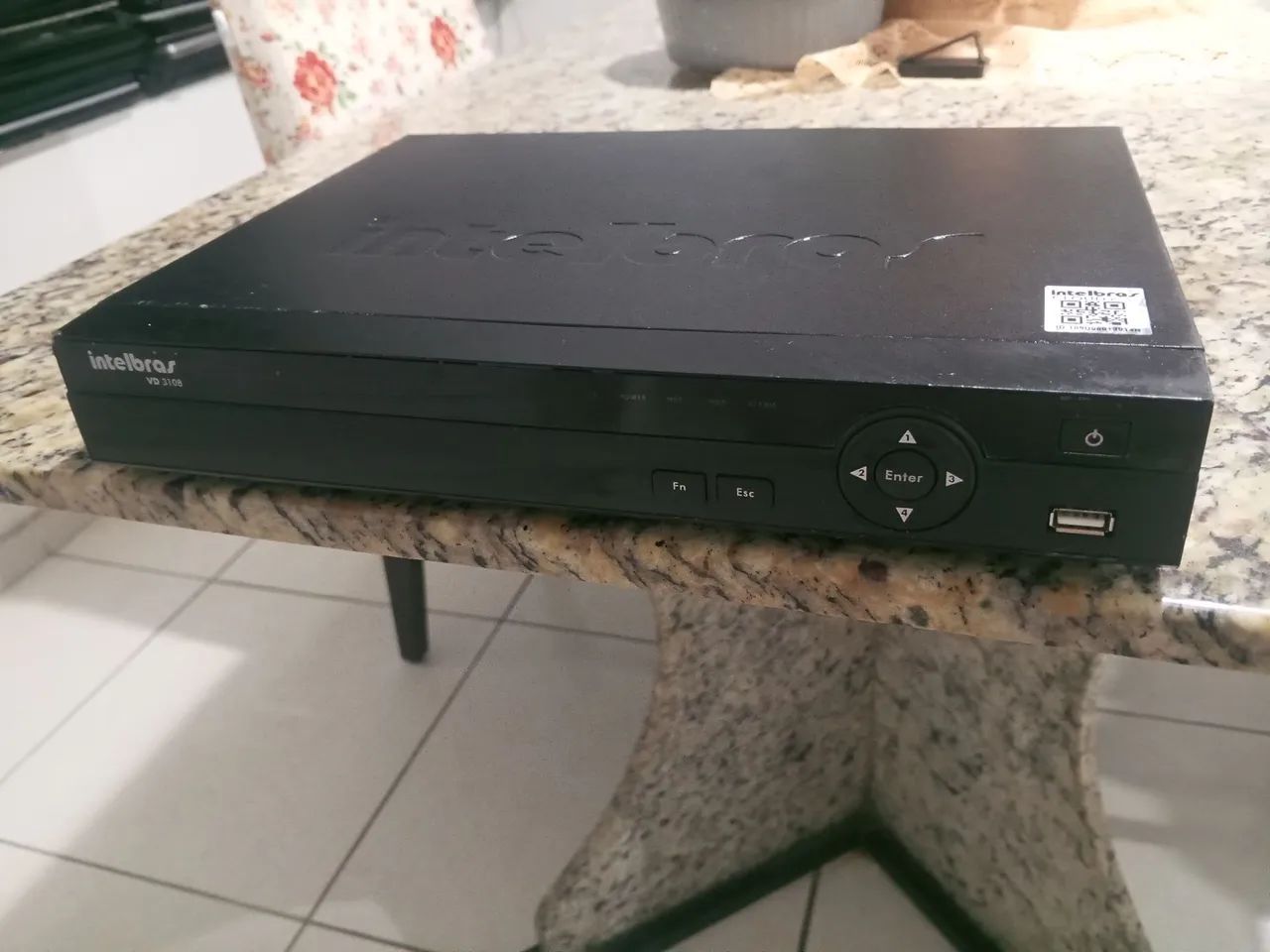 DVR Intelbras com HD de 2TB 