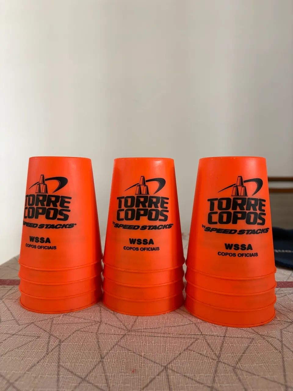Brinquedo torre de copos  - Foto 2