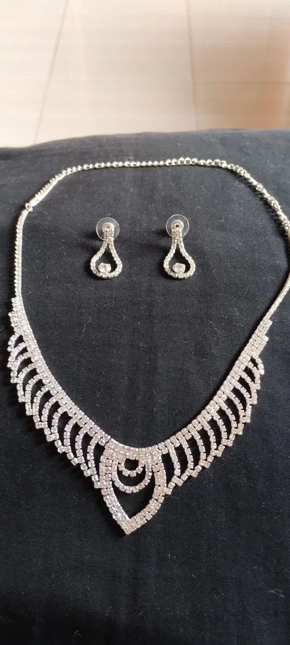 Conjunto novo de strass 