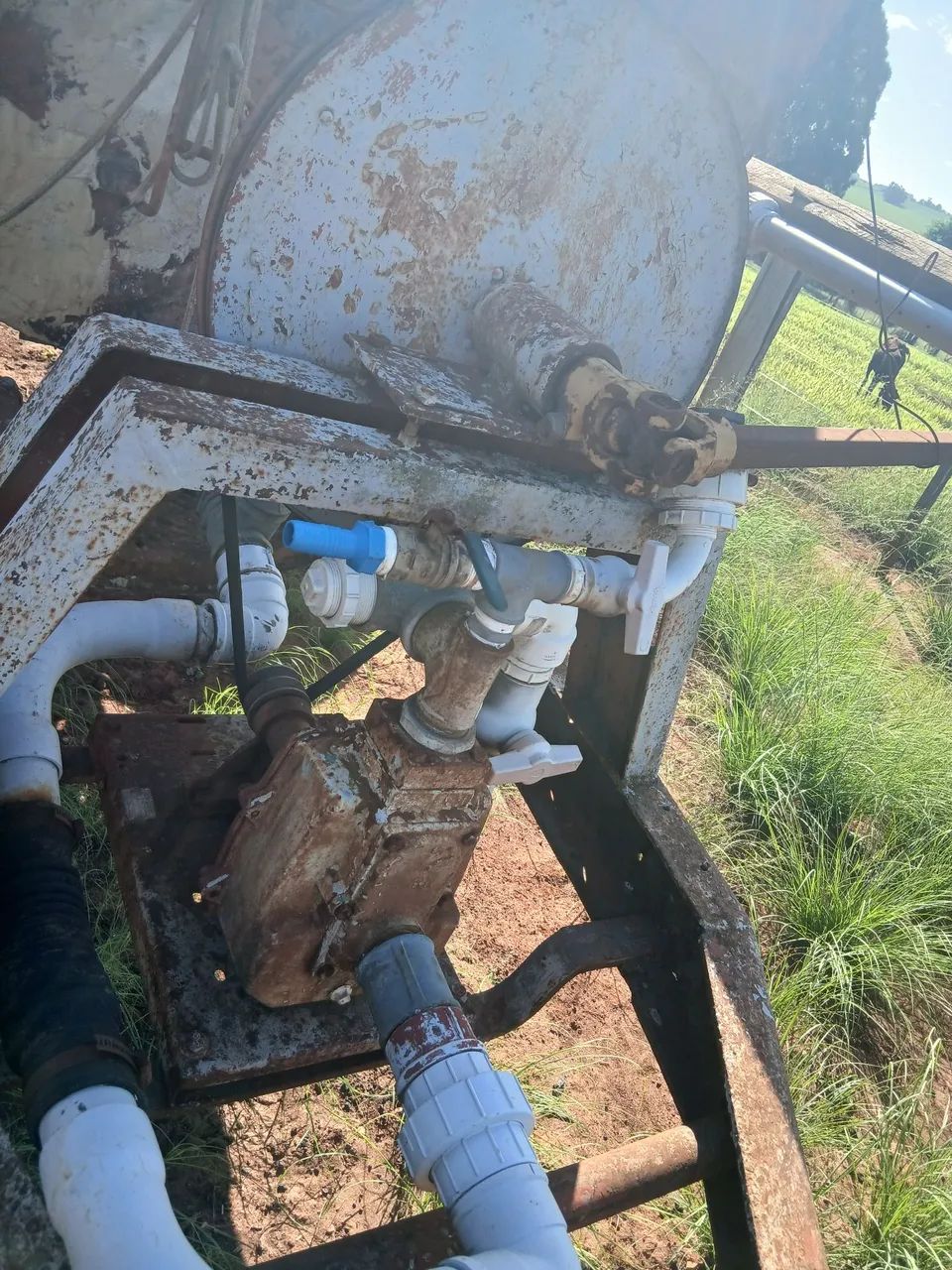 Tanque para água com bomba 2 polegadas e chassis reforçado. - Foto 5