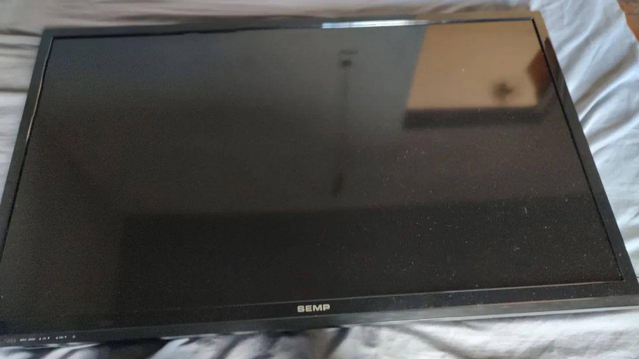 Vendo televisão usada 43 polegas.