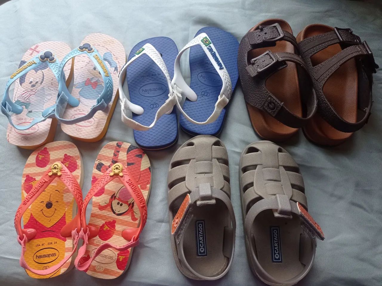 Vendo sapatinhos de bebê.