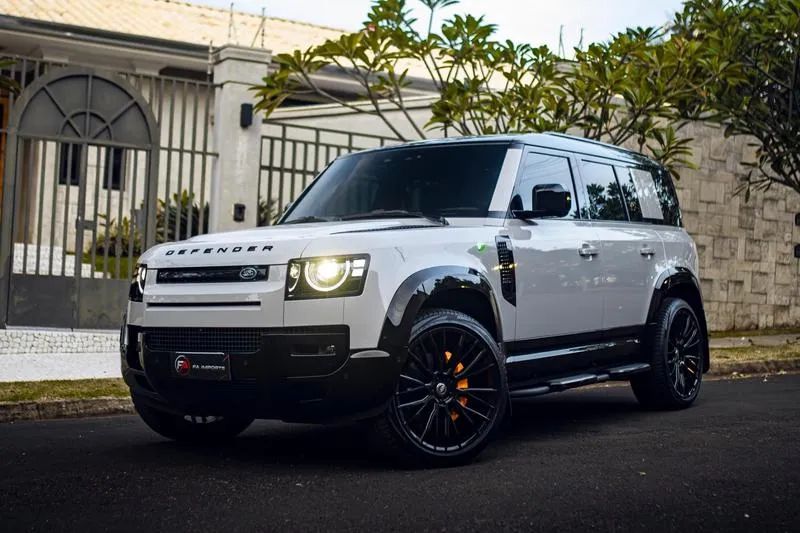 Land Rover Defender 2026