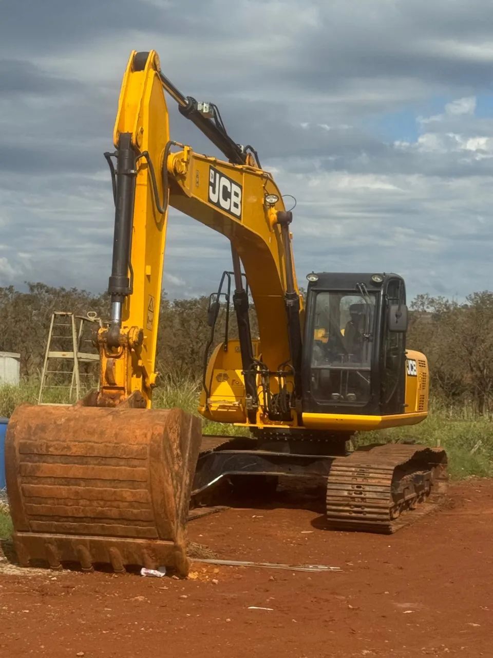 Locação e serviços de máquinas e caçamba  - Foto 2