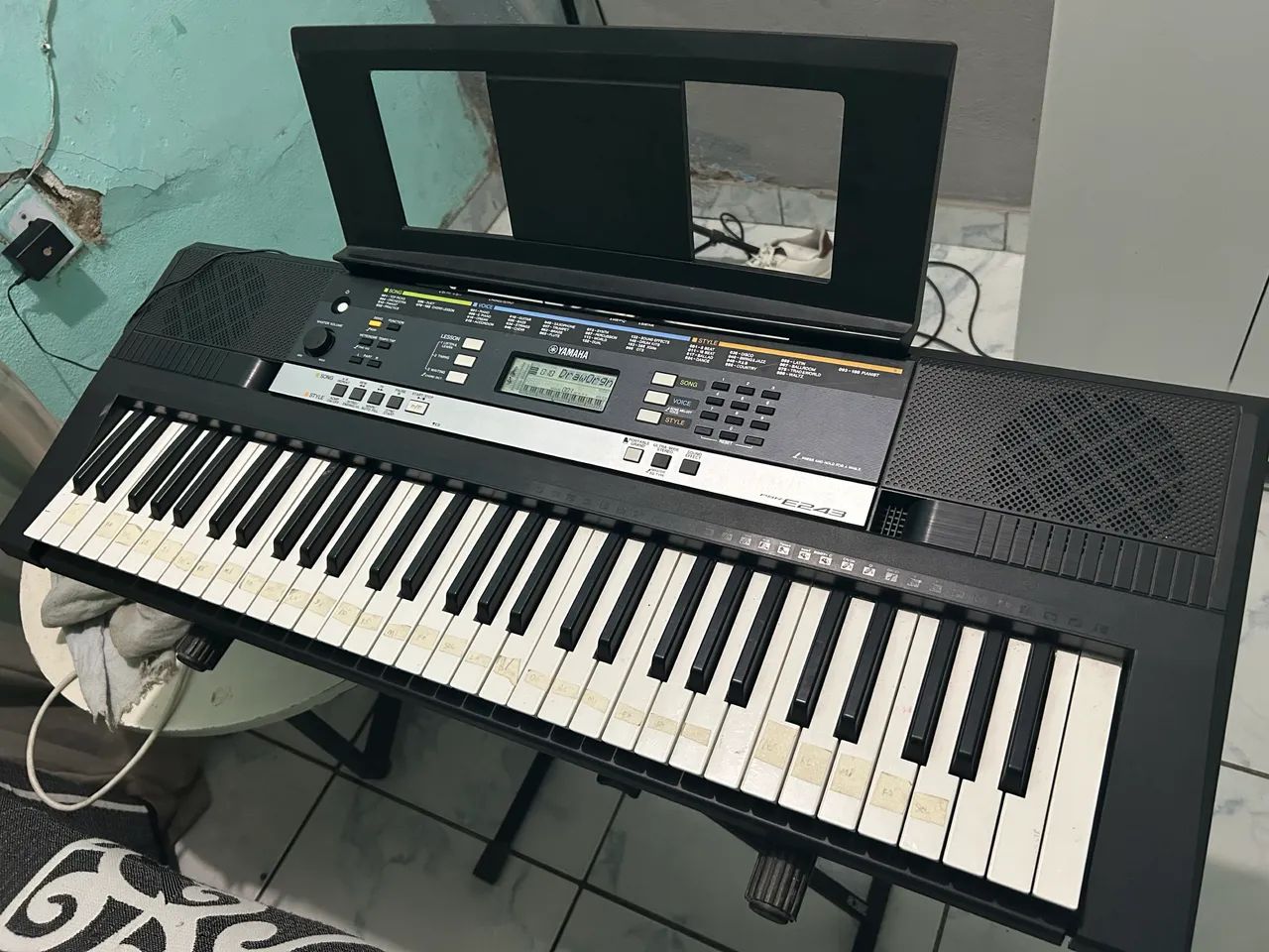 Teclado Yamaha PSR E243 - Foto 2