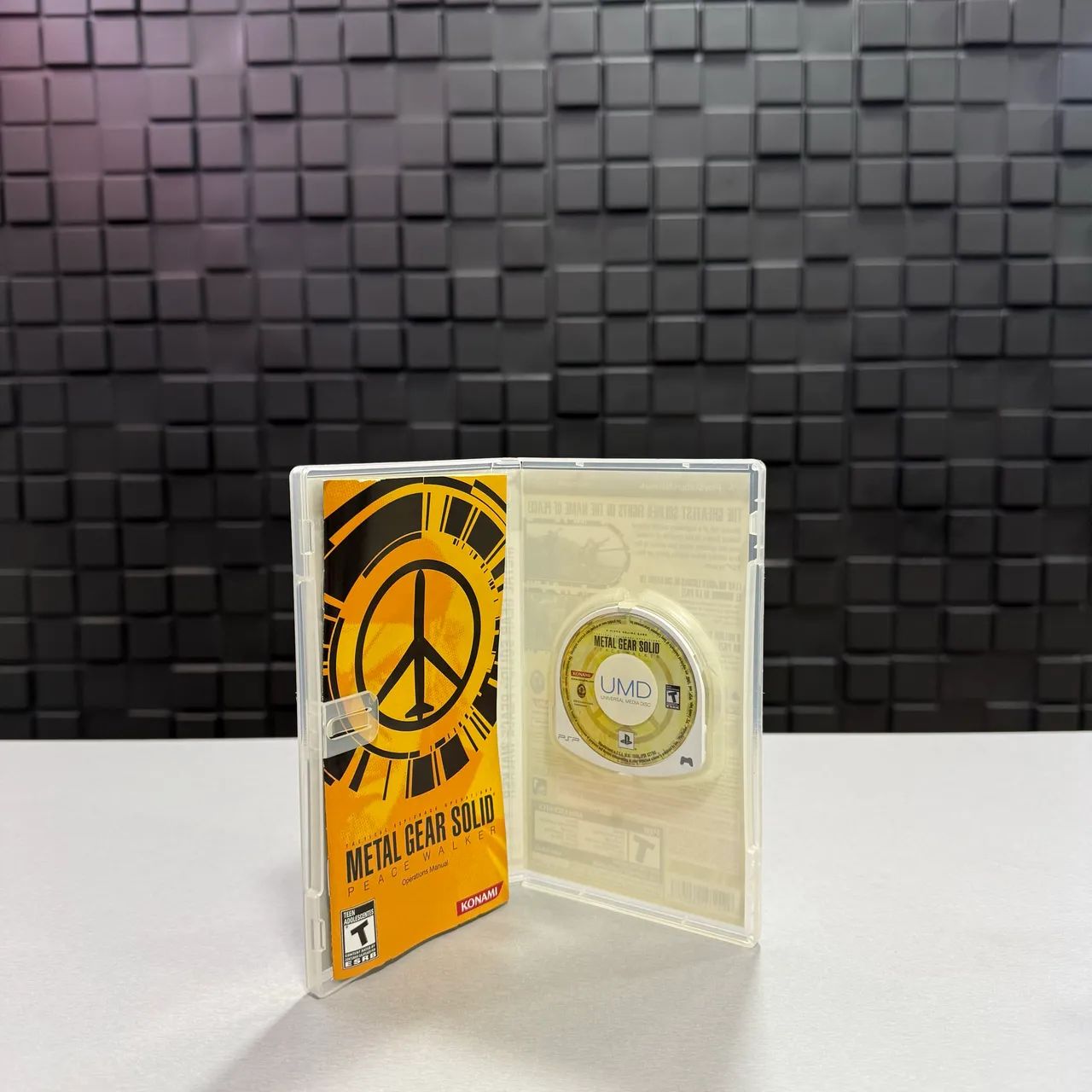 Jogos de PSP - Metal Gear Solid: Peace Walker - Jogos de Vídeo