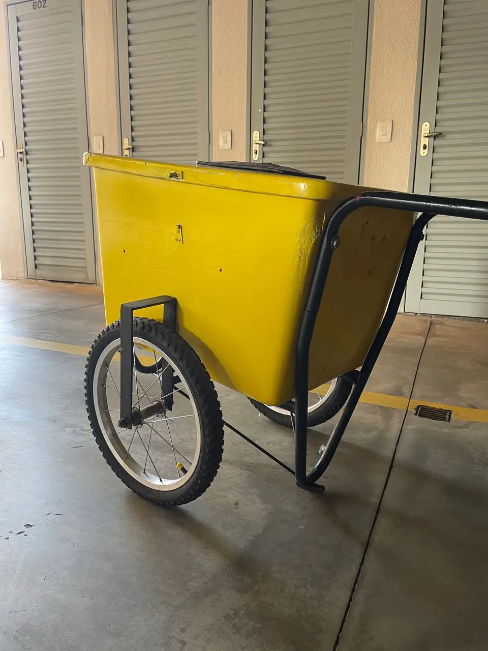 Carrinho de picolé, 300 reais 