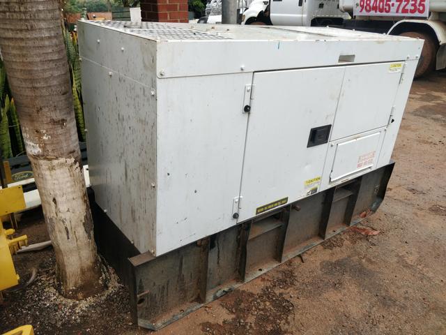 Grupo Gerador Carenado e Silenciado 25KVA - Foto 3