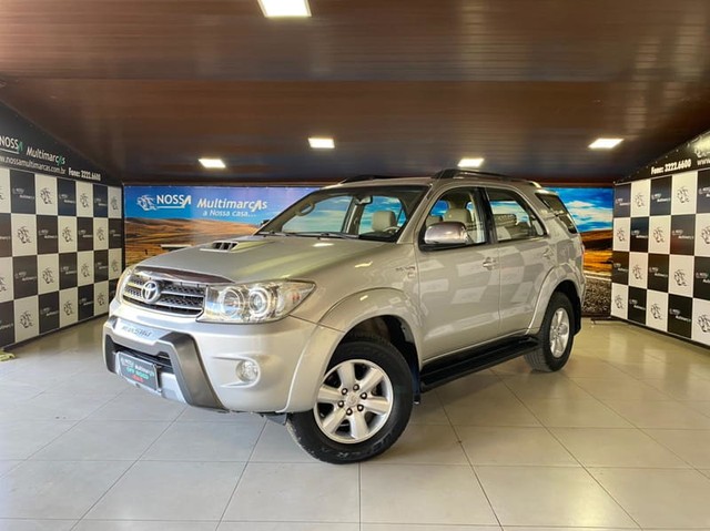 TOYOTA HILUX SW4 7 LUGARES