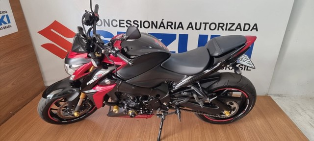 SUZUKI GSX S 1000 A 2019 VERMELHA COM ACESSÓRIOS